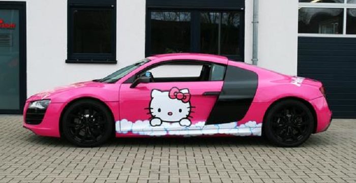 Tampilan samping Audi R8 V10 Hello Kitty by Cam-Shaft