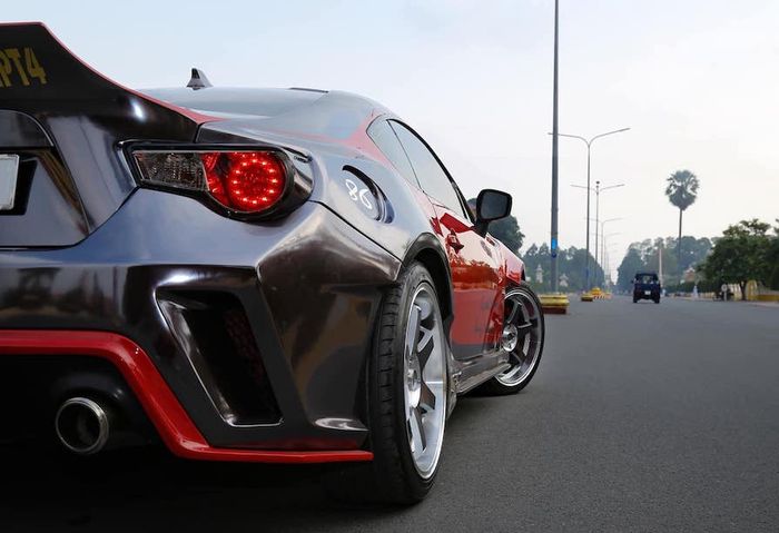 Modifikasi Toyota 86 kian berisi berkat sentuhan over fender