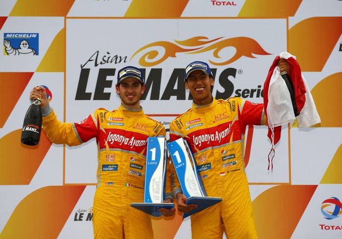 Antonio Giovinazzi dan Sean Gelael ketika menang di balap Asian Le Mans Series
