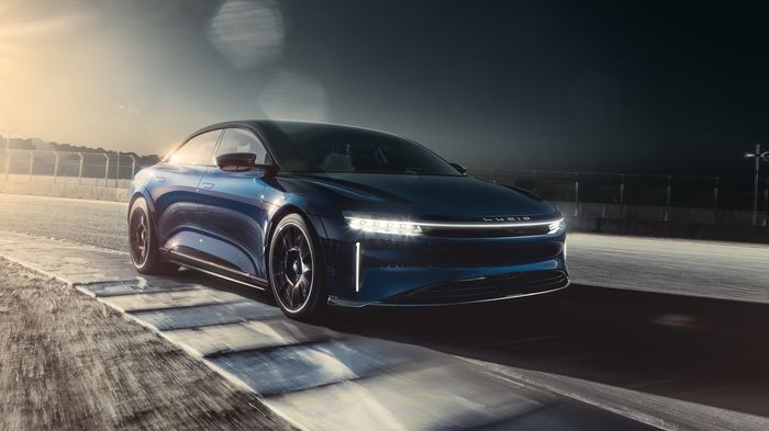 Lucid Motors menampilkan mobil listrik Lucid Air Sapphire di Monterey Car Week.