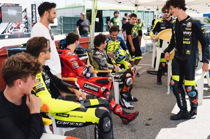 Francesco Bagnaia berhasil jadi juara dunia MotoGP 2022, terungkap biaya jadi murid Valentino Rossi di VR46 Riders Academi