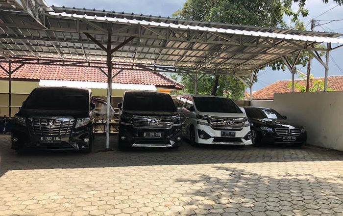 Pilihan mobil mewah di Sembodo Rent Car