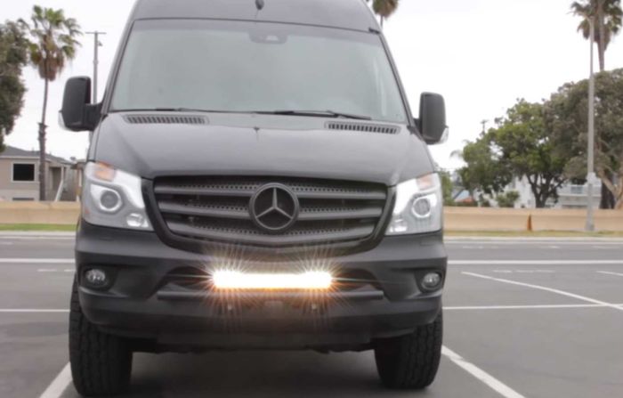 Fascia Mercedes-Benz Sprinter hasil garapan aktor, Jason Acuna