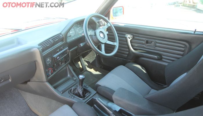 Interior BMW 320i E90, sudah pakai Recaro, ganti spidometer MPH