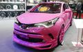 Modifikasi Toyota C-HR Hybrid Dibungkus Kelir Pink Jadi Feminin Banget
