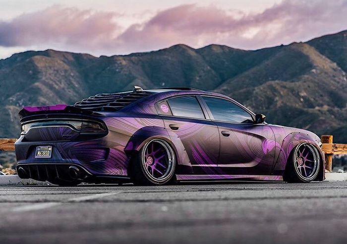 Modifikasi Dodge Charger Hellcat ditopang pelek Triumph Forged 20 inci