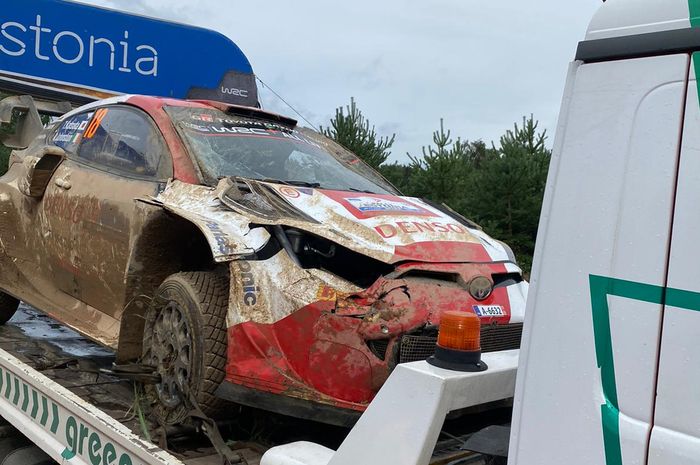 Mobil Toyota GR Yaris Rally1 milik pereli tim Toyotya Gazoo Racing, Takamoto Katsuta terguling menjelang dimulainya Reli Estonia 2022, Kamis (14/7)
