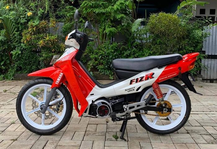 Yamaha F1ZR Marlboro Edition