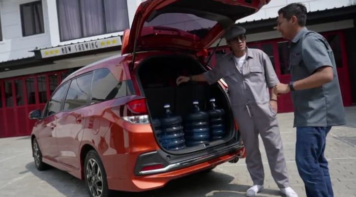 Bagasi New Honda Mobilio muat menampun 4 galon air minum
