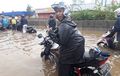 Lakukan Hal Ini Jika Kalian Terpaksa Lewati Genangan Air Pakai Motor