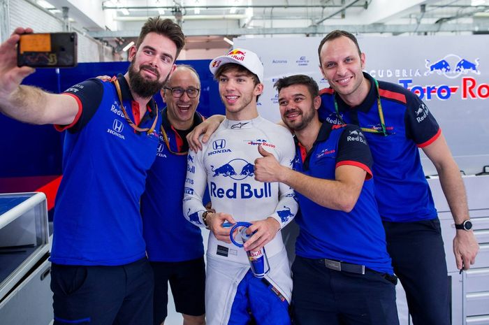 Cemerlang di balap F1 Bahrain, Pierre Gasly suatu saat bisa mengikuti jejak Max Verstappen, dari tim Toro Rosso naik ke tim Red Bull