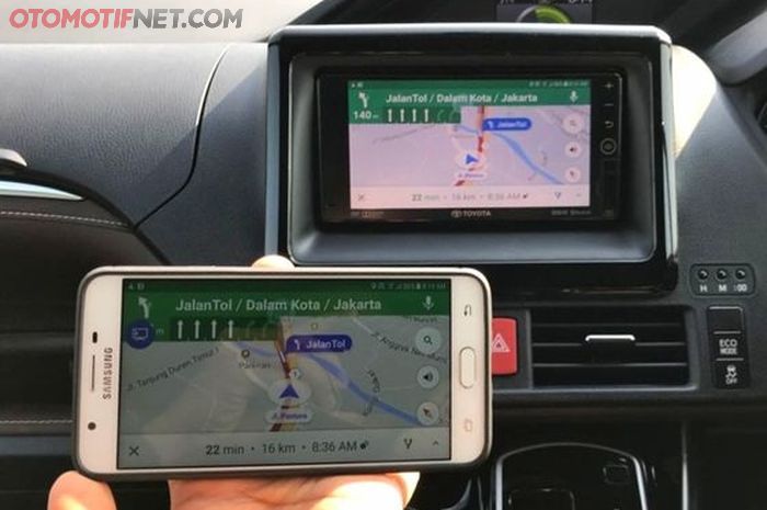 Mengenal Fitur Weblink di Head Unit Mobil dan Cara Hubungkan ke Handphone