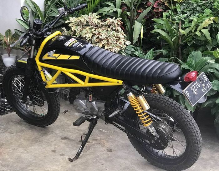 Honda Win pakai kaki-kaki gambot agar kesan scrambler sangar makin terlihat