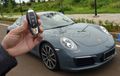 Tahu Cara Buka Bagasi Porsche 911 Carrera?