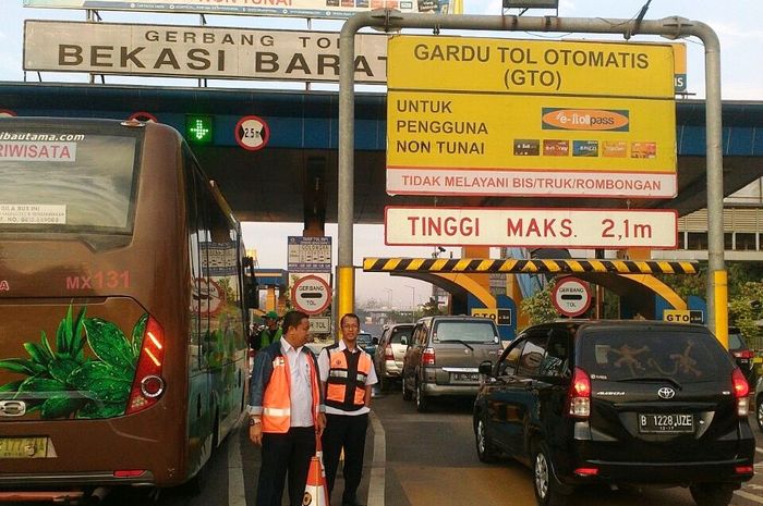 Gerbang Tol Bekasi Barat, Tol Jakarta-Cikampek.