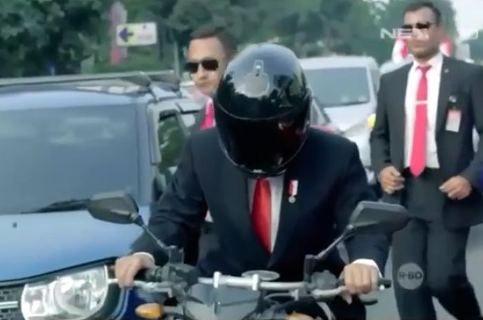 'Presiden Jokowi' naik motor Paspampres menuju vevue Asian Games