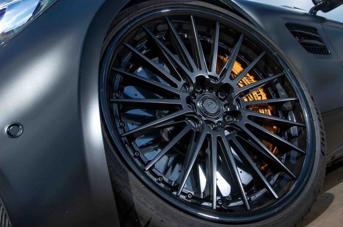 Modifikasi Mercedes-AMG GT dipasok pelek model jari-jari lansiran BC Forged