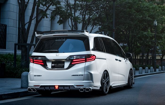 Tampilan belakang Honda Odyssey hasil garapan Mz Speed