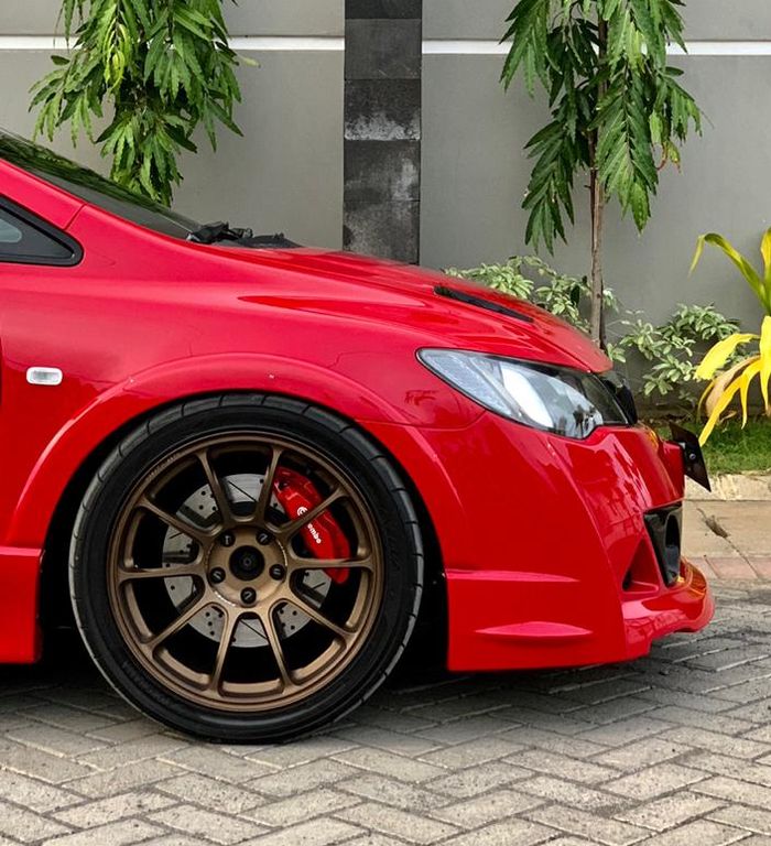 Dilengkapi BBK Brembo yang juga dari Civic FD