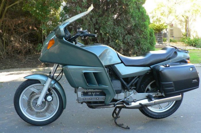 bentuk standar BMW K100 RT (model year 1984)