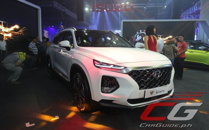 Hyundai Santa Fe saat diperkenalkan di  Manila International Auto Show