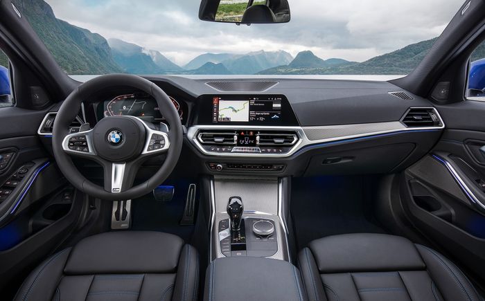 Desain dasbor BMW Seri-3 berorientasi pada pengemudi
