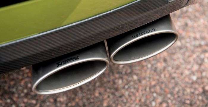 Knalpot Akrapovic khusus untuk Bentley Bentayga