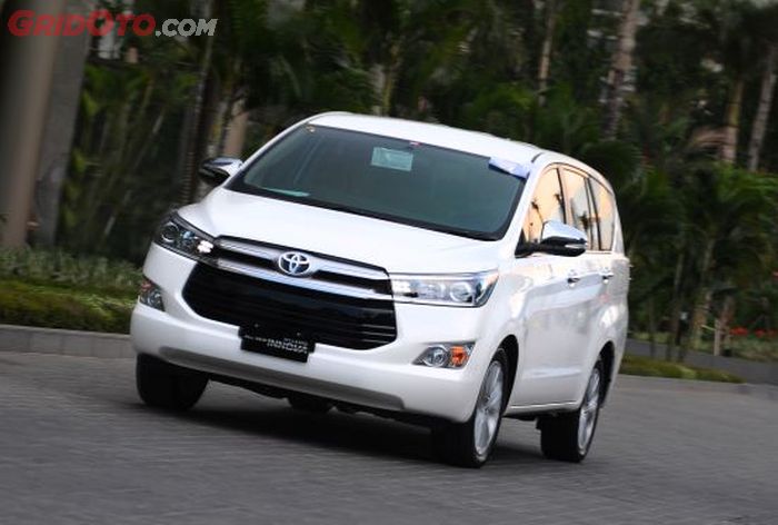 Ilustrasi Toyota Kijang Innova Reborn bensin