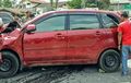 Daihatsu Xenia 'Diuber-uber', Mobil Polisi Melintang Dihajar Remuk!