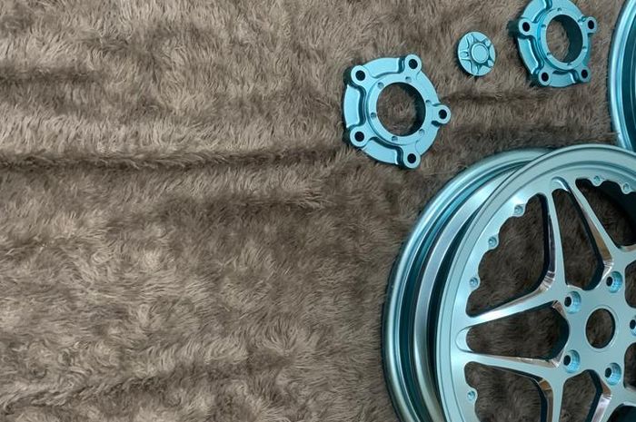 Pelek aluminium setelah melalui tahap repaint anodize