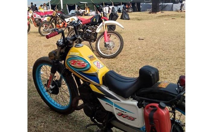 Jok single seat, setang Zed, dan ceper. Udah sah jadi chopper belum?