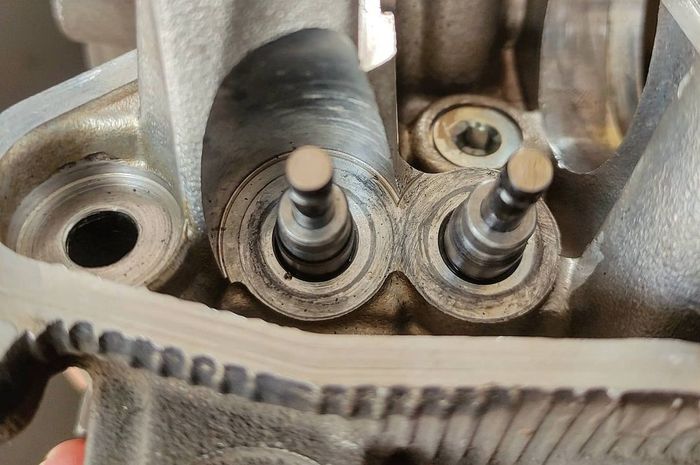 Bosh klep goyang jadi penyebab knalpot kalian bisa ngebul