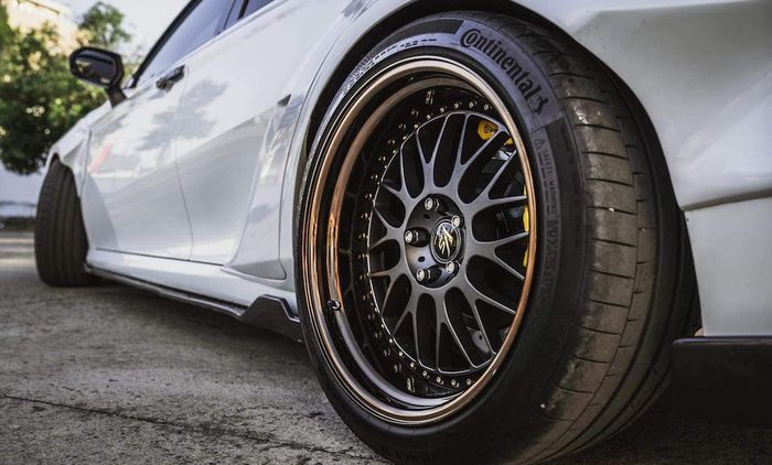 Toyota Camry pasang pelek ork VS XX berukuran lebar 