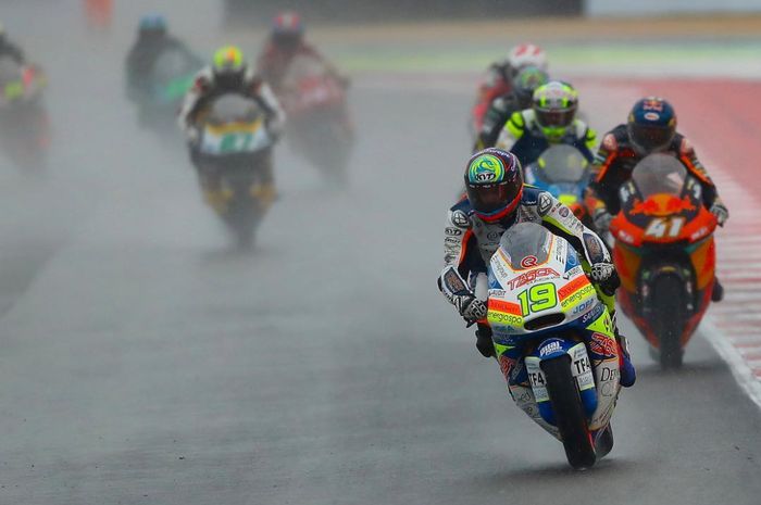 Xavier Simeon, salah satu pembalap yang turun di MotoGP 2018