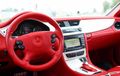 Lihat Deh Interior Mercy CLS500 ini, Seperti Ketumpahan Cat Merah!