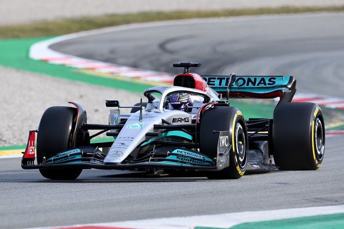Lewis Hamilton memperkirakan dapat perlawanan dati tim Ferrari dan Mclaren di musim balap F1 2022