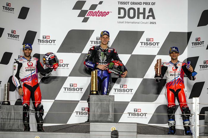 Dari kiri ke kanan: Johann Zarco, Fabio Quartararo dan Jorge Martin di podium MotoGP Doha 2021