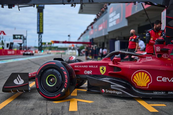 Tim Ferrari menempatkan mesin baru di mobil Charles Leclerc pada balap F1 Amerika 2022