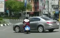 Terobos Lampu Merah, Ibu-ibu Kendarai Vespa Tersenggol Honda Accord