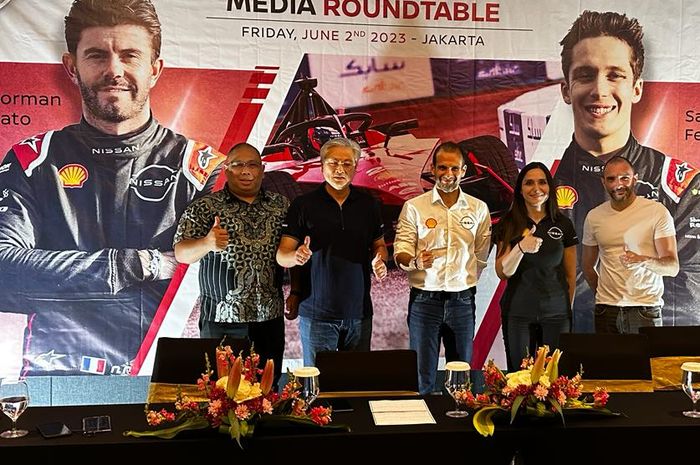 Tim Nissan Formula E beberkan set up mobil balap listrik yang digeber oleh pembalap Sacha Fenestraz dan Norman Nato di Sirkuit Ancol