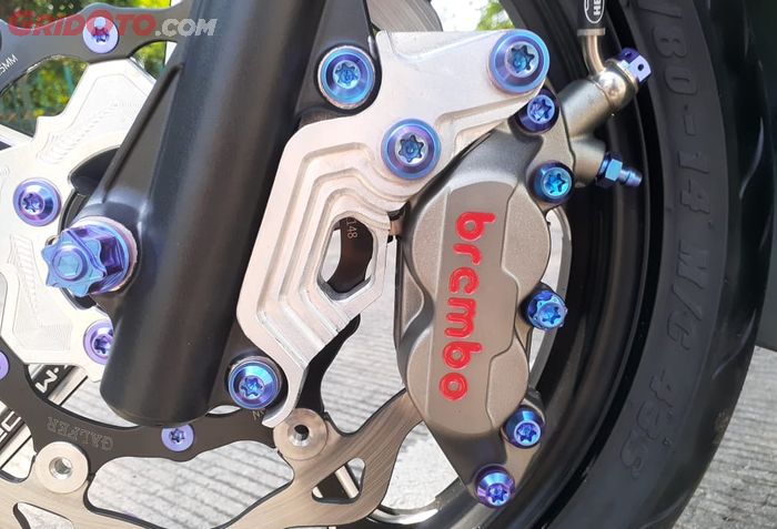 Kaki-kaki Honda Vario 150 bertabur baut titanium