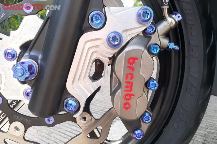 Kaki-kaki Honda Vario 150 bertabur baut titanium