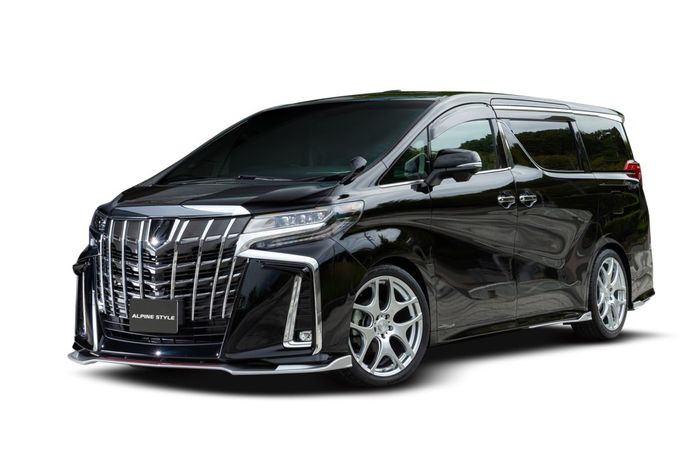 Modifikasi Toyota Alphard garapan Alpine Style yang dilabeli Silver Arrow