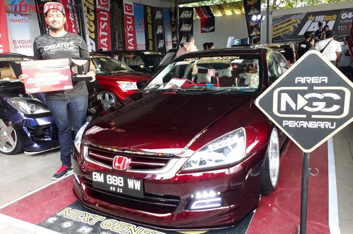 Champion AutoLight Up Contest Padang 