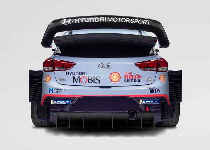 Hyundai menurunkan empat mobil, dua untuk pereli tetapnya dan satu mobil dipakai bergantian dan satu mobil lagi akan digunakan bareng pada reli Portugal