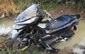 Honda All New PCX Modif Ban Cacing Nyungsep Ke Got, Dugaan Netizen Bikin Ketawa