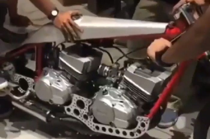 Yamaha RXZ dua silinder, raungan mesinnya bikin merinding.