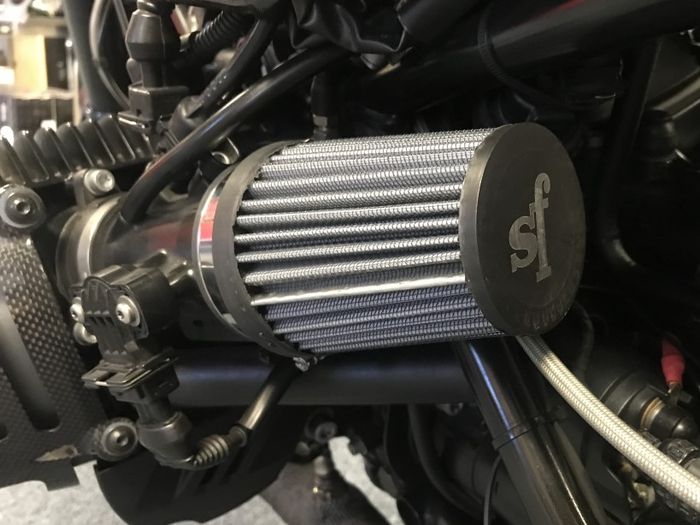 Filter udara universal diikat pakai klem besi ke throttle body motor