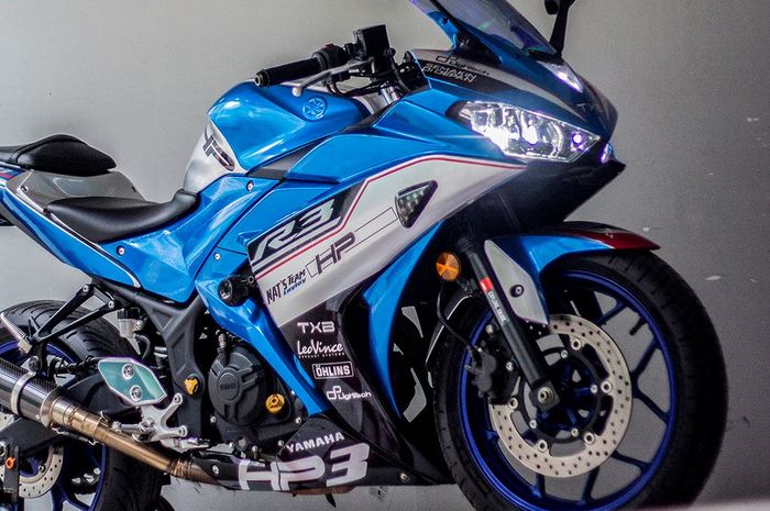 Yamaha R3 bergaya ala BMW HP4 race