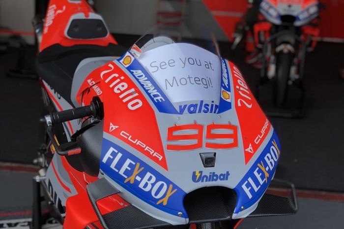 Jorge Lorenzo absen di MotoGP Thailand menyaksikan balapan di layar televisi